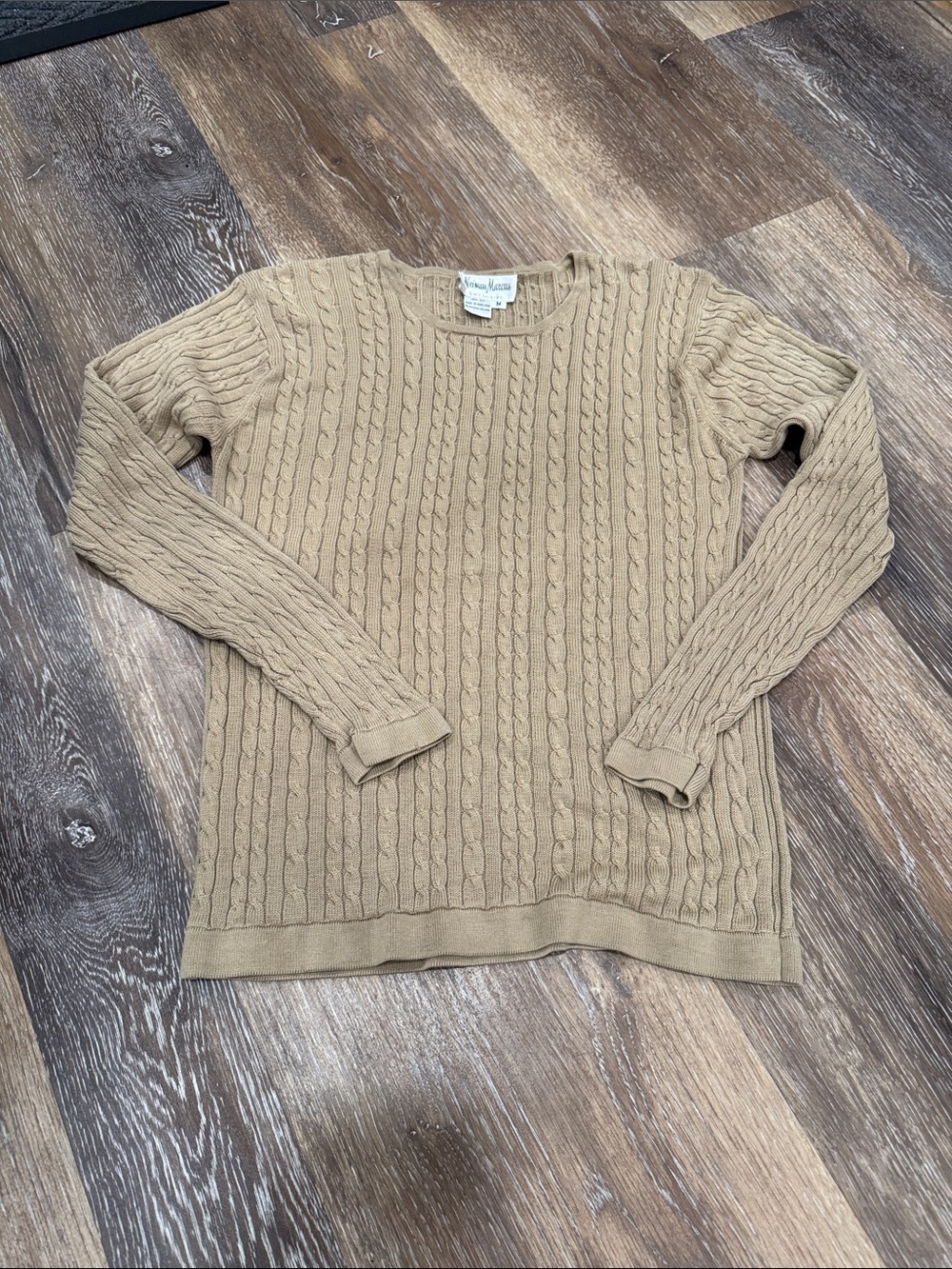 Neiman Marcus Exclusive, fitted, 100% Silk, crew neck sweater, size M